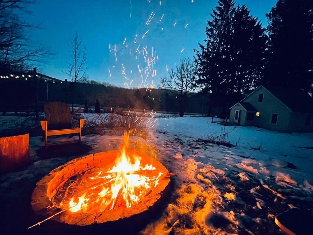 Cozy Cottage With Jacuzzi And Fire Pit And Reading Nook! Livingston Manor Extérieur photo